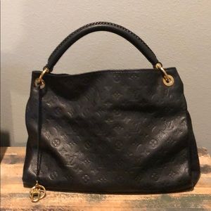 Louis Vuitton Artsy MM handbag gently used